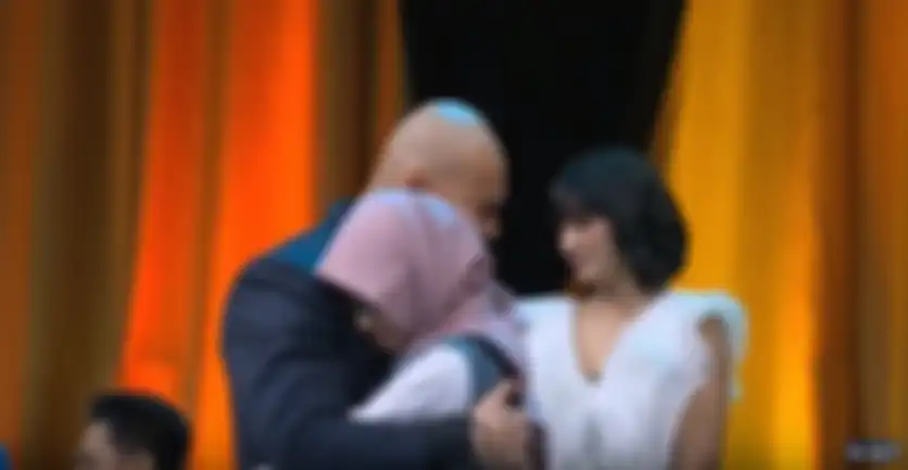 Deddy Corbuzier menangis dan memeluk Alih