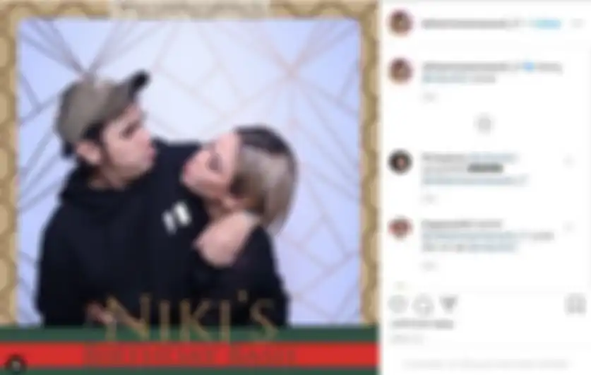 Nikita Mirzani berfoto mesra dengan Vicky Nitinegoro