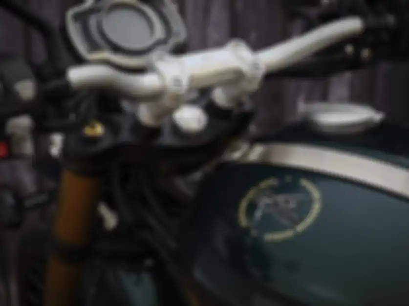 Detail dari Triumph Scrambler 1200 Steve McQueen.