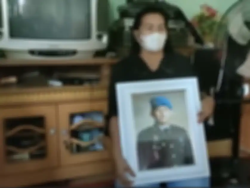 Foto wajah Bharada E yang menewaskan Brigadir Yosua sengaja ditutup-tutupi. Keluarga almarhum sampai penasaran alasannya. 