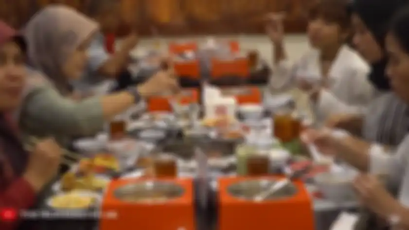 Karyawan Anang dan Ashanty buka puasa bersama di restoran all you can eat