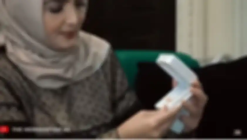 Ashanty hadiahi Aurel kalung 