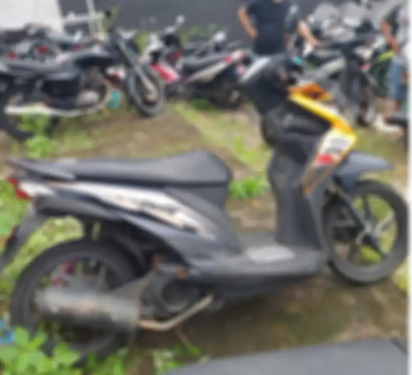 Honda BeAT tahun 2014 lengkap dengan STNK dan BPKB dilelang Rp 5 jutaan di Ternate.