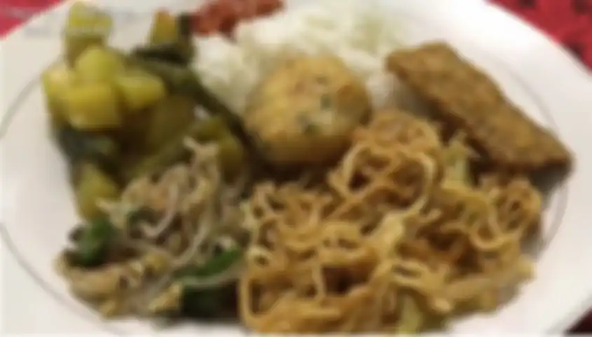 Menu sahur Polly di warteg