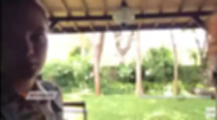 Halaman di rumah ibu Luna Maya, tampak asri dengan jejeran pepohonan rindang