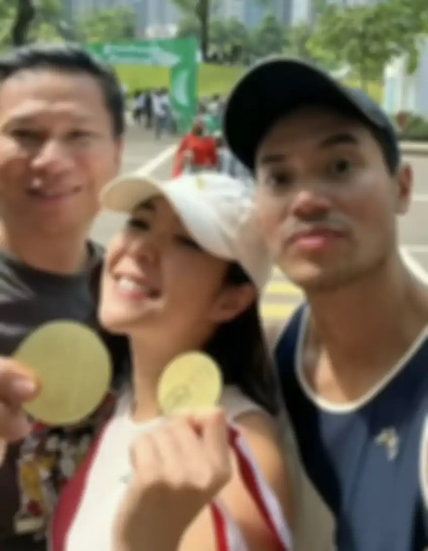 Gisel yang kini pamer foto kasmaran dengan Rino Soedarjo menyesal pernaj biarkan Gading Marten tidur sekasur bertiga dengan wanita lain.