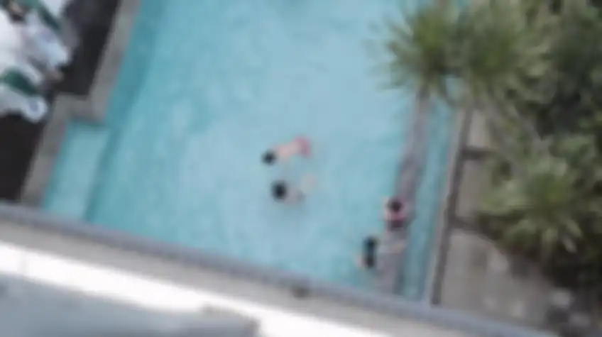 Kolam renang di rumah BCL