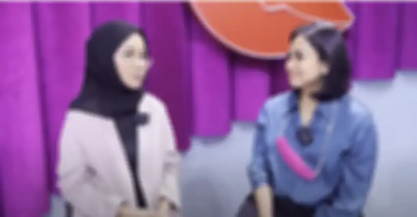 Perbincangan Mayang dan Feni Rose tentang kenangan Vanessa Angel. 