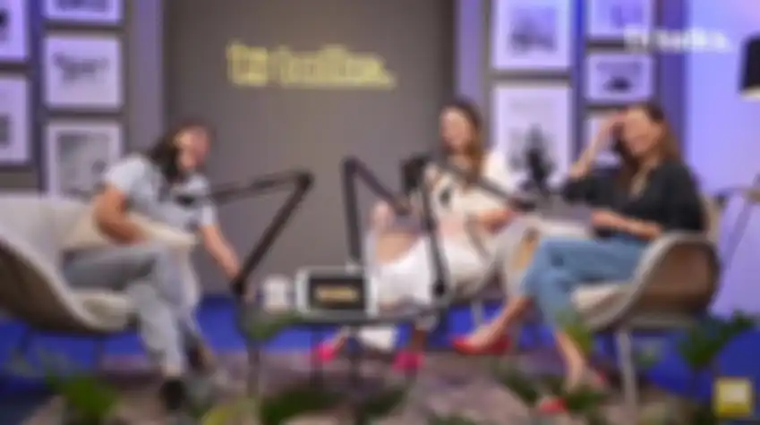 Luna Maya sudah tidak lagi berhubungan dengan Syahrini. Mantan Ariel Noah ini kegiarangan saat tahu Hesti Purwadinata ikut diblokir Syahrini.
