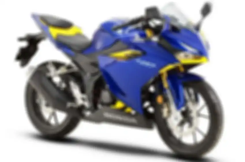 Honda CBR150R berwarna Pearl Nightfall Blue hadir di Malaysia.