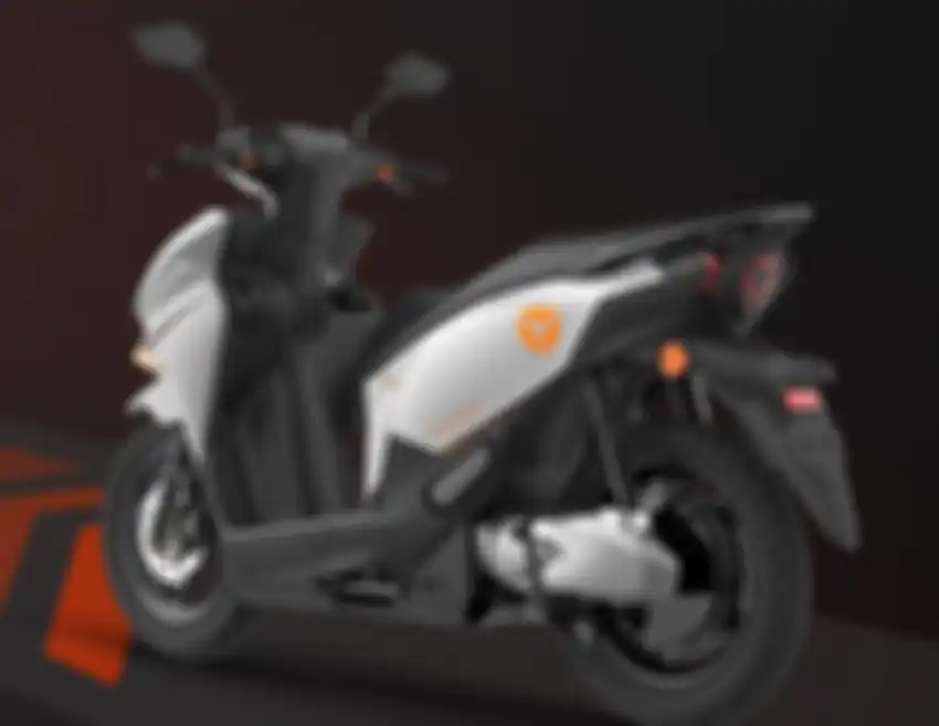 Tampak belaknag motor listirk baru Yadea Velax.