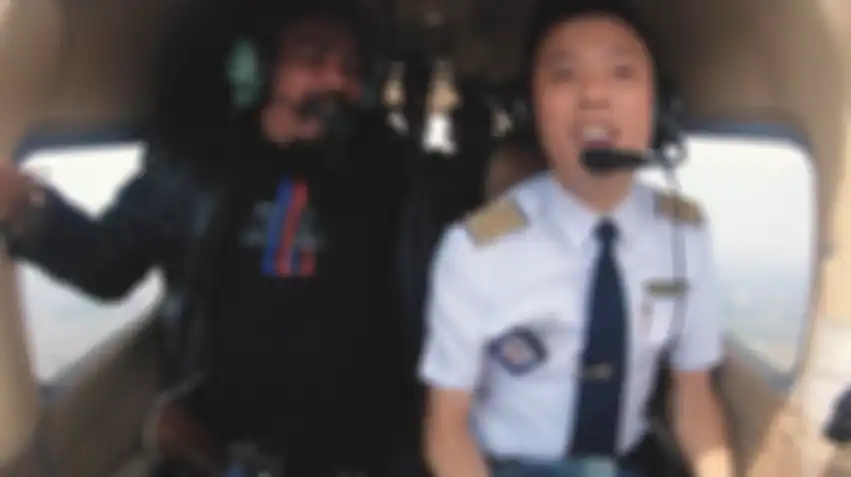 Kapten Vincent mempraktekkan zero gravity pada Limbad