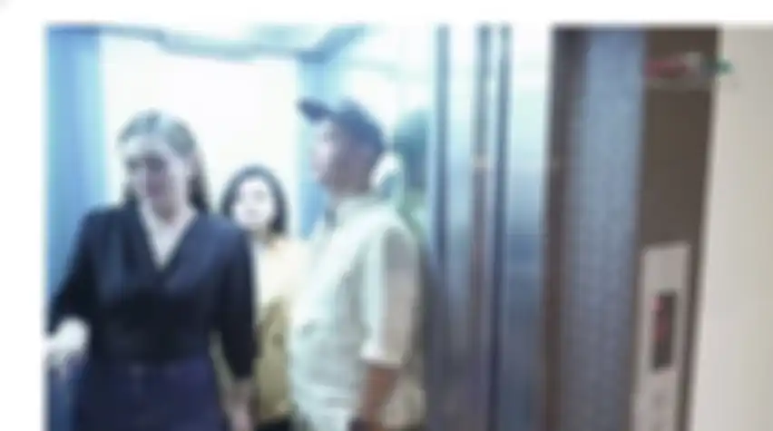 Lift di rumah baru Celine