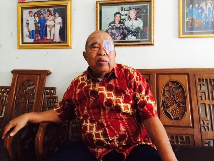 Anak pelawak senior Eddy Gombloh bilang sang ayah punya wasiat begini. Foto keluarganya jarang muncul di media sosial.