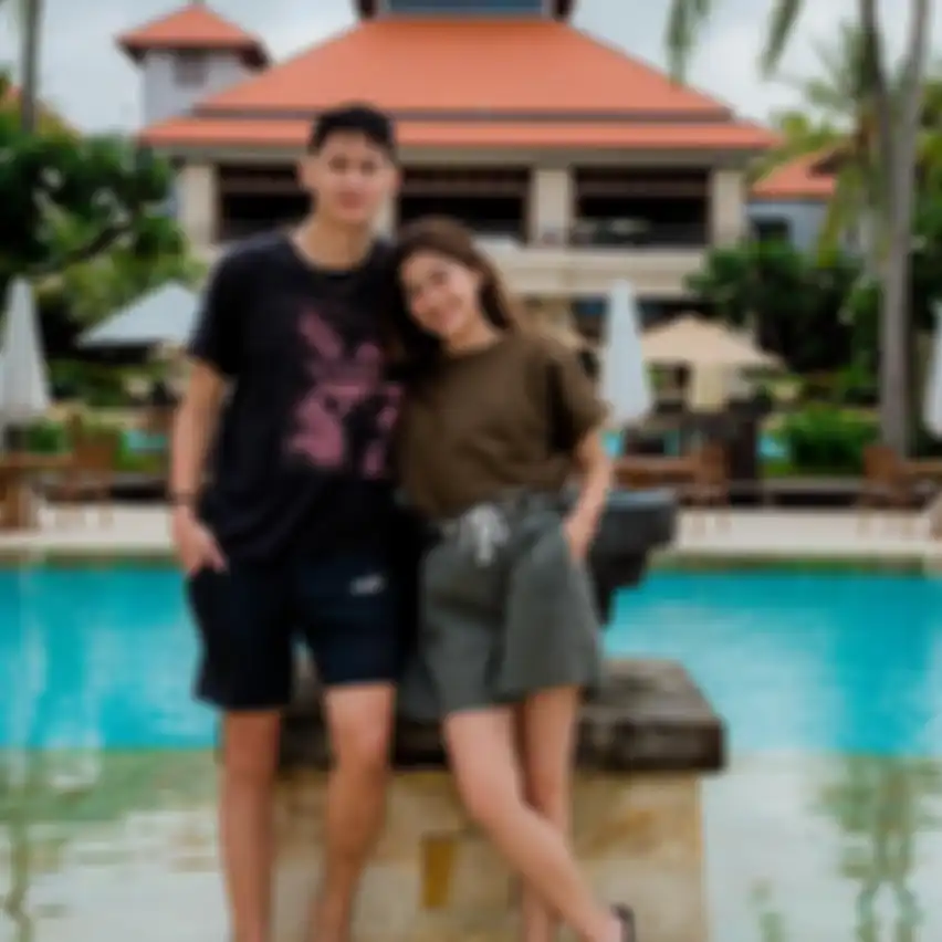 Gaya kompak Daniel Wenas dan Josephine Firmstone