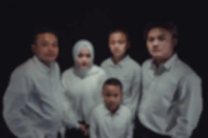 Sule bersama anak-anaknya dari perkawinan dengan mendiang Lina Jubaedah