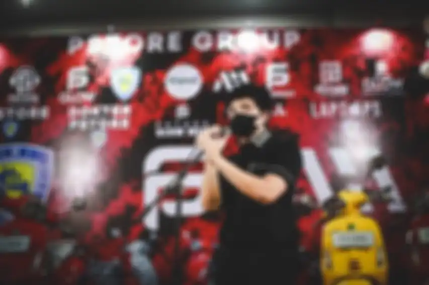 Bos PS Store Putra Siregar memakai baju tahanan. Foto sahabatnya beredar luas, Atta Halilintar beri respons begini. 