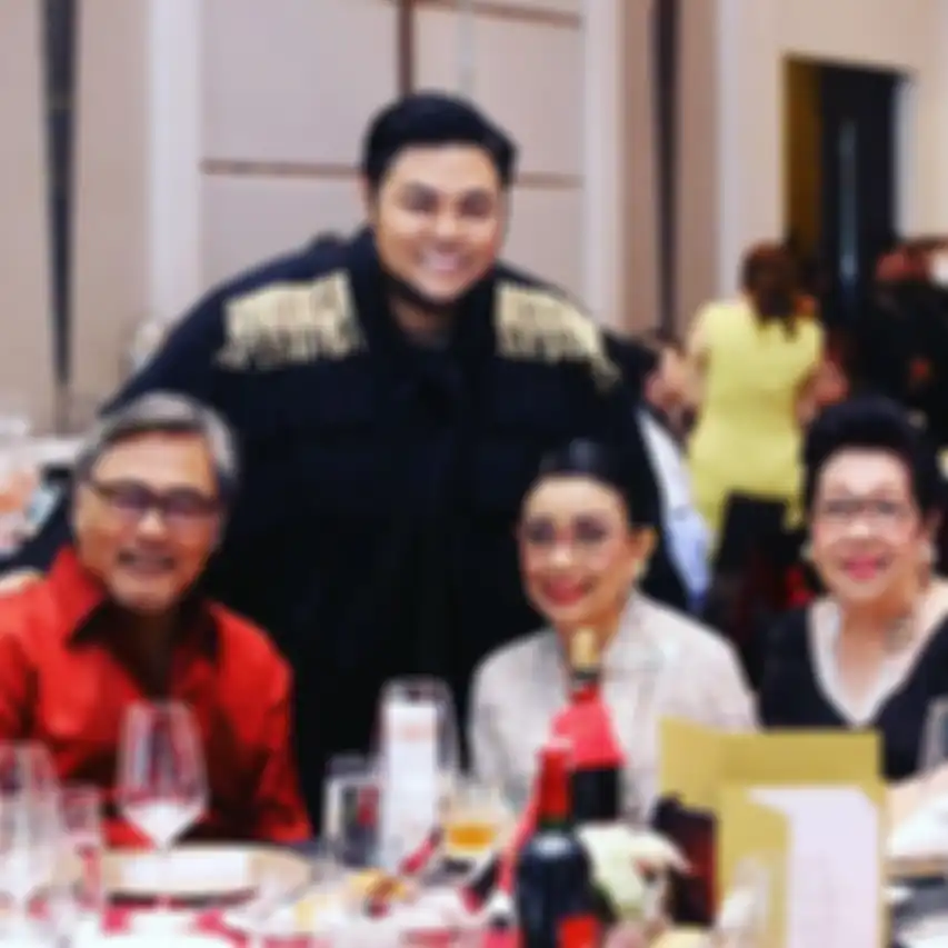 Bambang Tjahyo Gunawan sering memperlihatkan kebersamaan dengan Ivan Gunawan di Instagram.