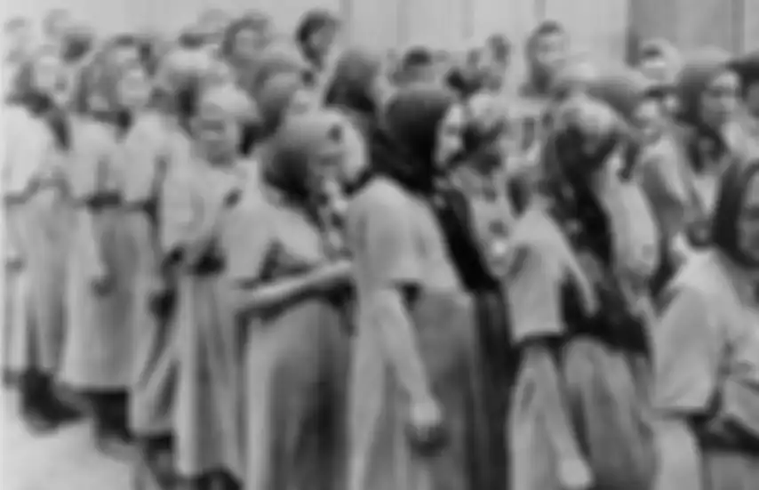 wanita-wanita di kamp konsentrasi.