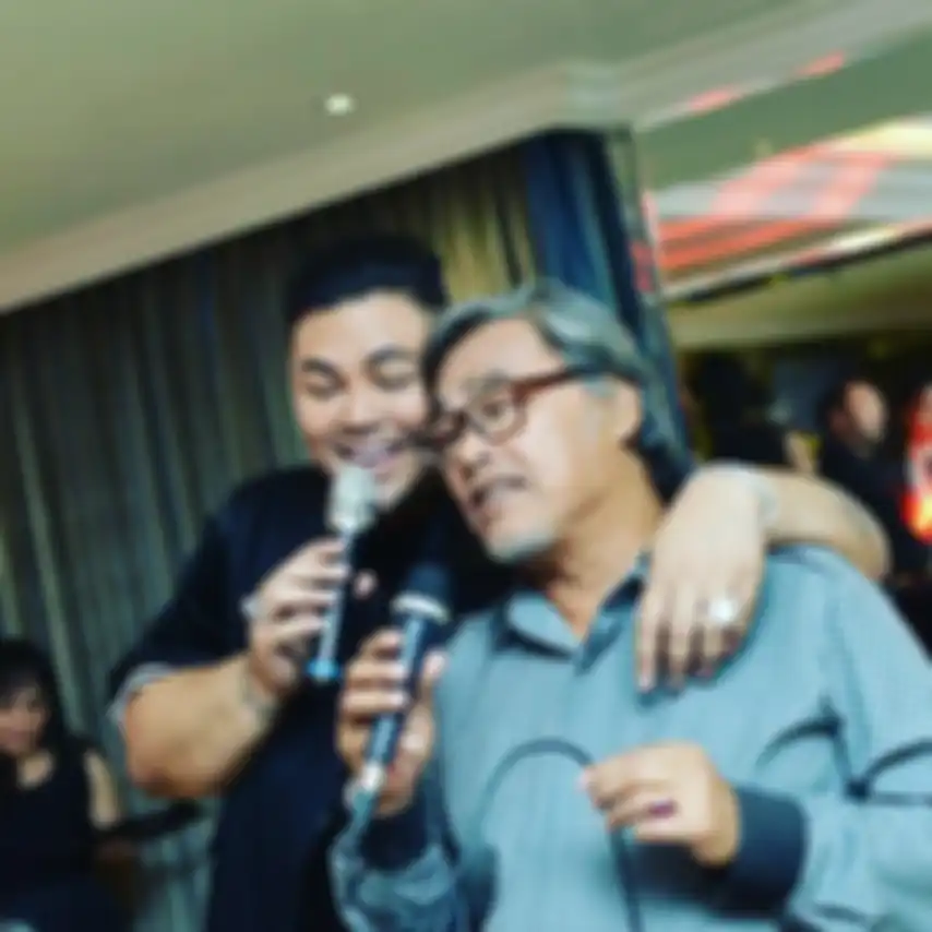 Bambang Tjahyo Gunawan sering memperlihatkan kebersamaan dengan Ivan Gunawan di Instagram.