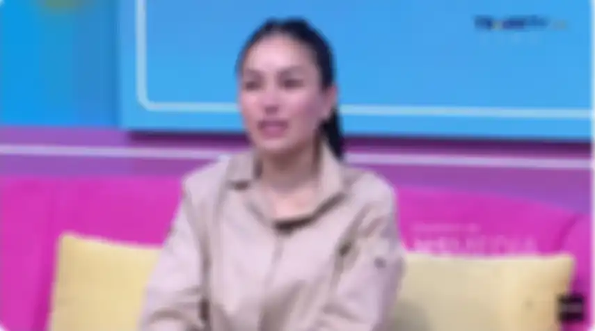 Nikita Mirzani saat menjadi bintang tamu di acara Brownis Trans TV