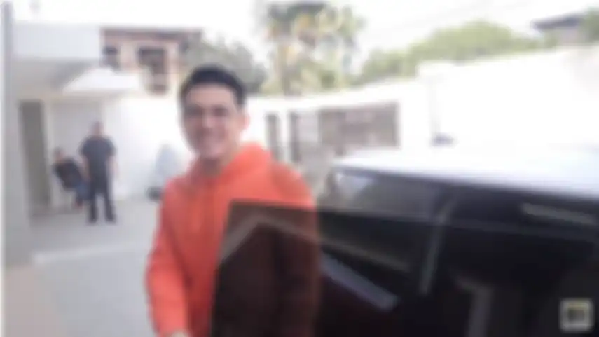 Depan rumah Shireen Sungkar dan Teuku Wisnu bernuansa putih bak gedung putih