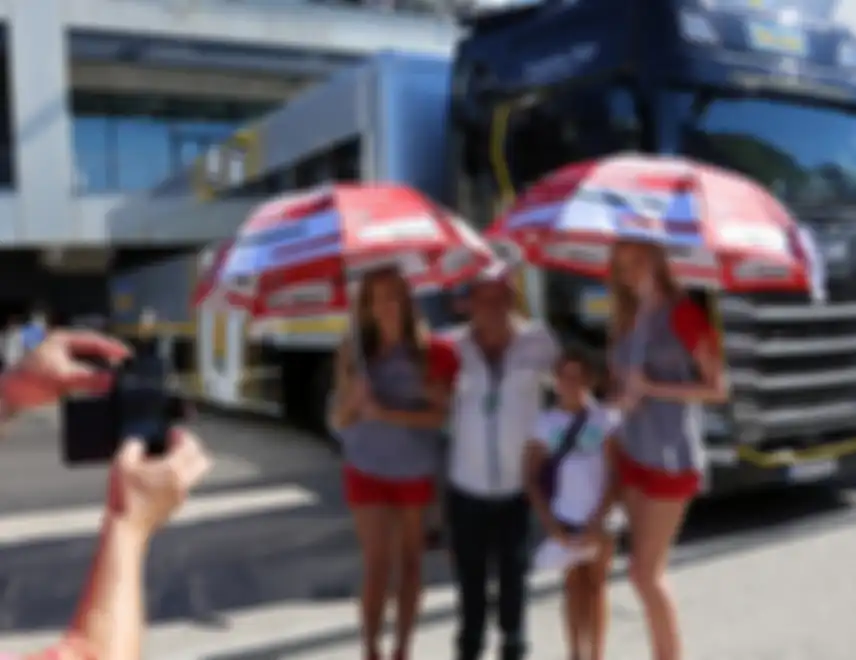 Grid girls sering meramaikan balapan MotoGP