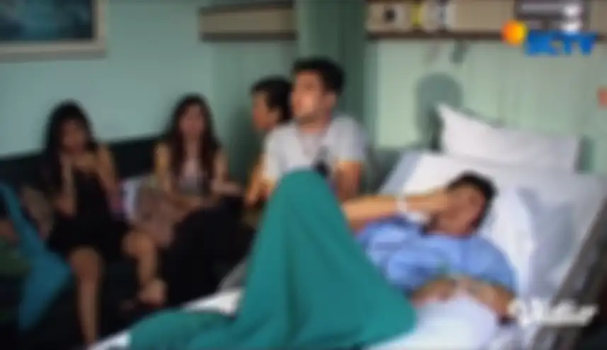 Momen Olga Syahputra sakit ditunggu oleh Raffi Ahmad dan Julia Perez