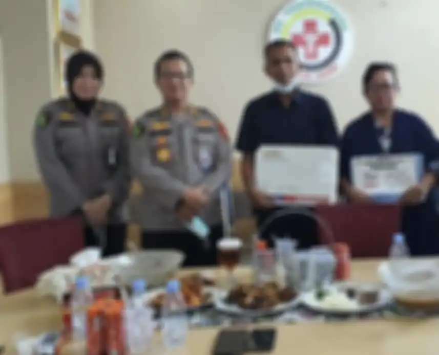 Ibunda Brigadir J tampak terbaring lemah di ranjang RS saat istri Irjen Ferdy Sambo didatangi mobil dinas hitam-hitam. Foto terkininya disorot.