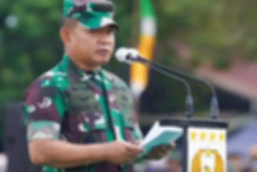 Panglima TNI Jenderal Andika Perkasa ungkap hubungan kerjanya dengan KSAD Jenderal Dudung Abdurachman. Anak Jenderal Dudung disorot.