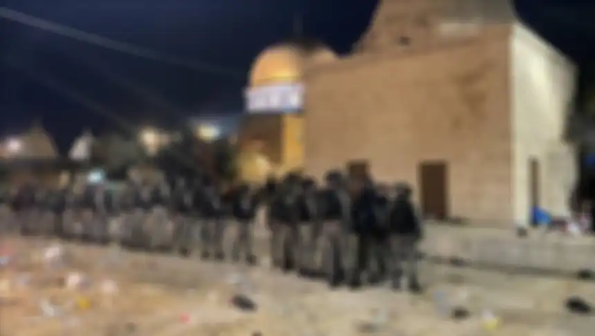 Israel menyerbu masjid di Al-Aqsa