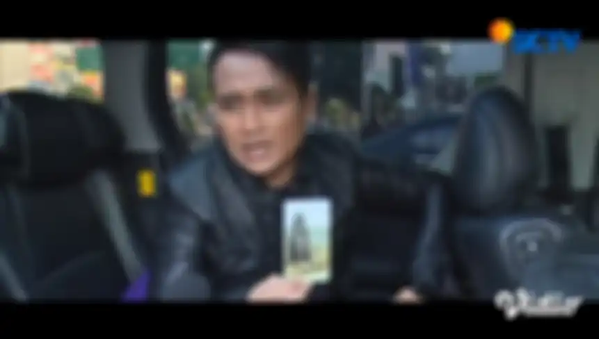 Denny Darko ungkap alasan Reino Barack pilih Syahrini sebagai istrinya.