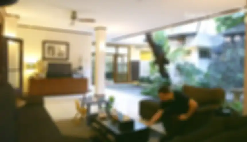 Taman di ruang tengah rumah Maudy Koesnaedi
