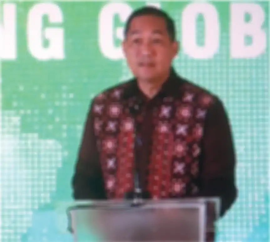 Menteri Perdagangan Muhammad Lutfi memberikan Penghargaan Primaniyarta dan Primaduta saat pembukaan TEI-DE