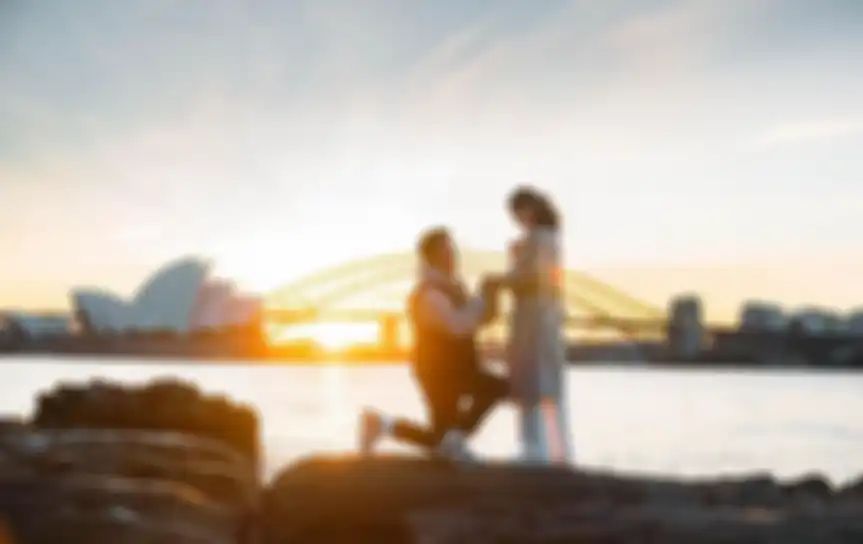 Momen romantis lamaran Anthony Ginting