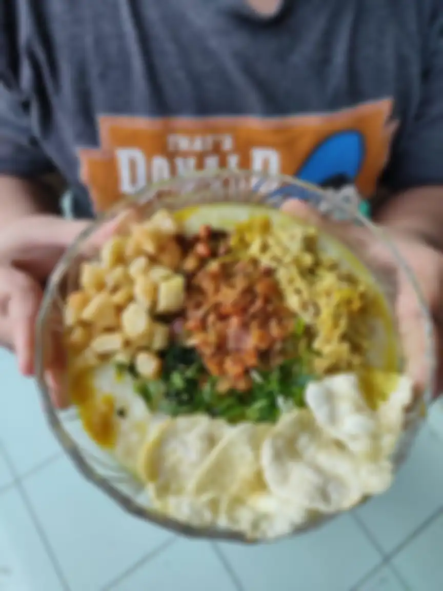 Inilah 5 tempat wisata kuliner di Solo yang menyajikan bubur ayam untuk menjadi menu sarapan enak. Intip yuk foto menunya. 