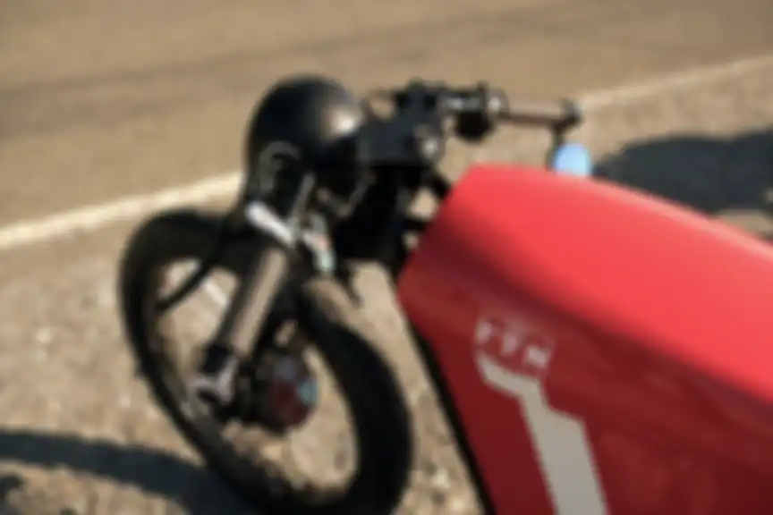 Area kokpit FTN Motion, khas motor ala cafe racer.