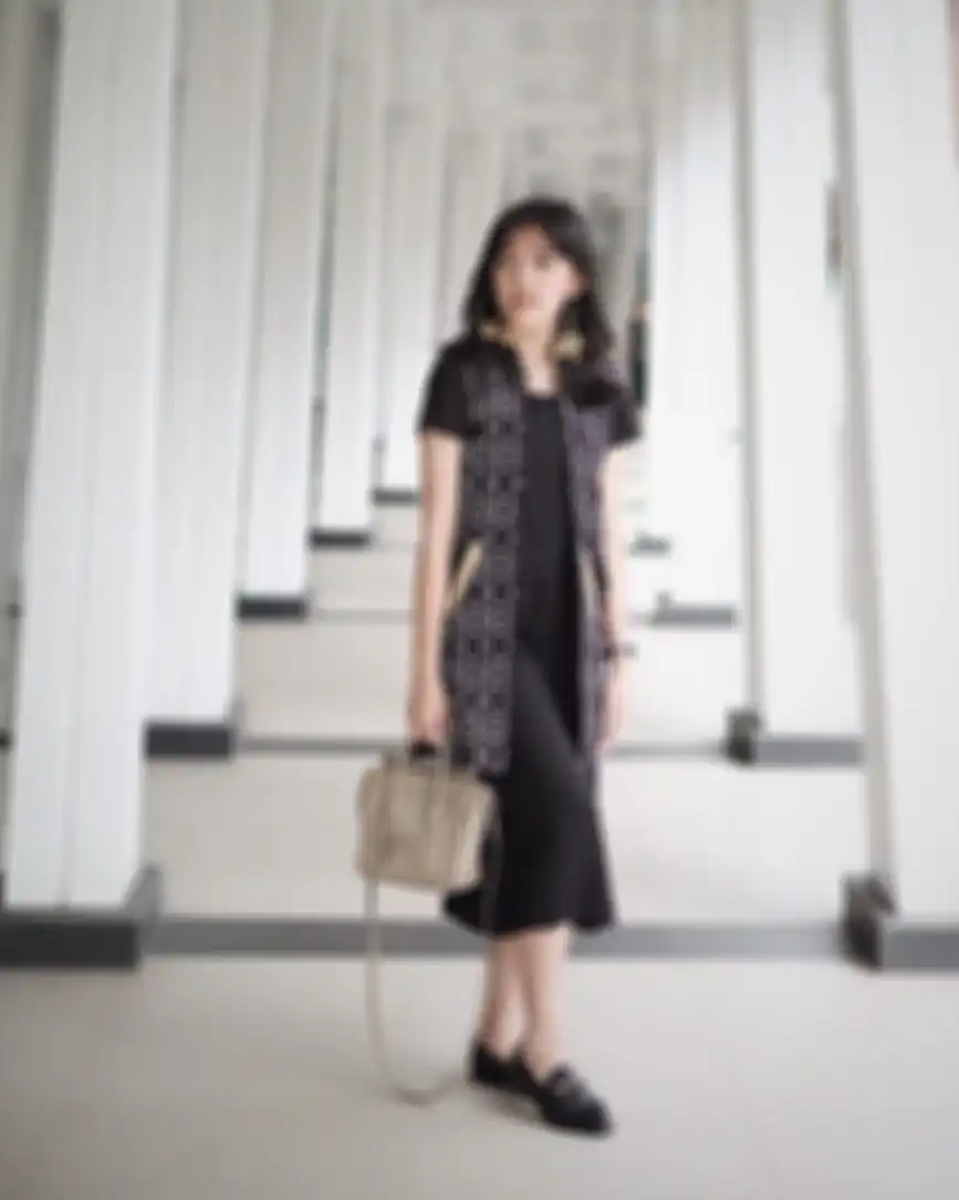Gaya kasual Ify Alyssa dengan 1 model loafers