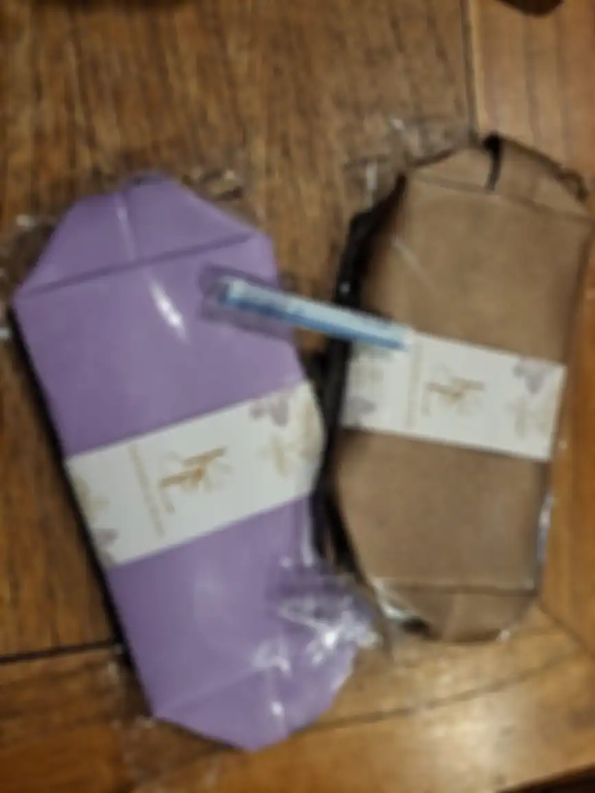 Souvenir Kaesang dan Erina yang dibagikan pada masyarakat.