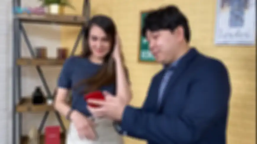 Luna Maya saat diperlihatkan isi chat Jayden dengan seorang pria Korea tentangnya