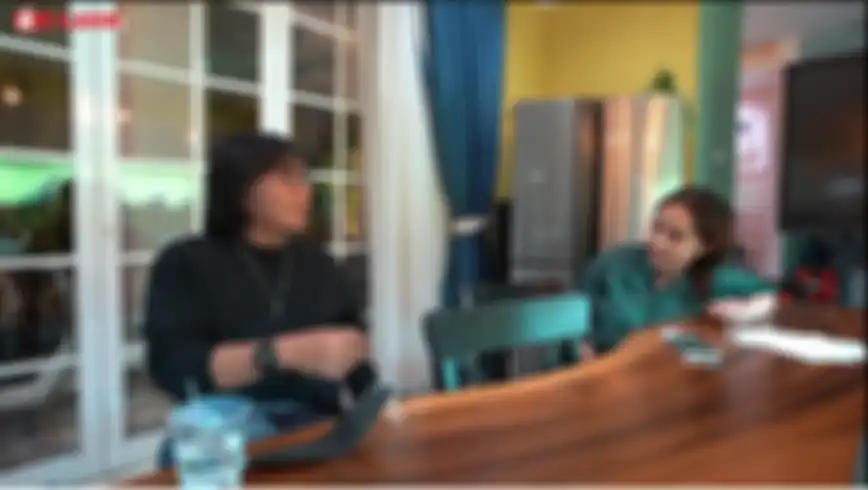 Ari Lasso berbincang dengan Nagita Slavina