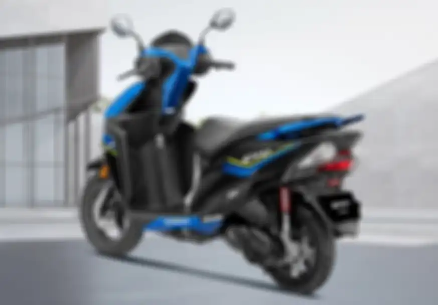 Tampak samping dan belakang motor murah Honda Dio 125 terbaru.