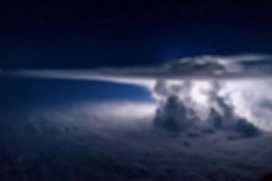Awan Cumulonimbus di langit Samudra Pasifik 