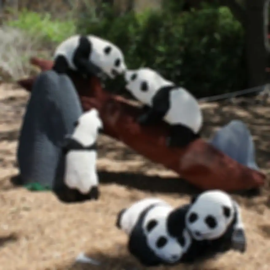 LEGO yang dibuat Sean Kenney menjadi berbentuk binatang di San Antonio Zoo.