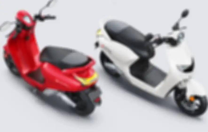 Beberapa pilihan warna motor listrik Bounce Infinity E1, ada merah dan putih.