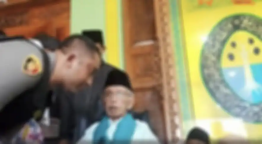 Begini alasan kiai Jombang menolak mentah-mentah anaknya ditangkap polisi. Foto mantan personel Slank ikut digeruduk.
