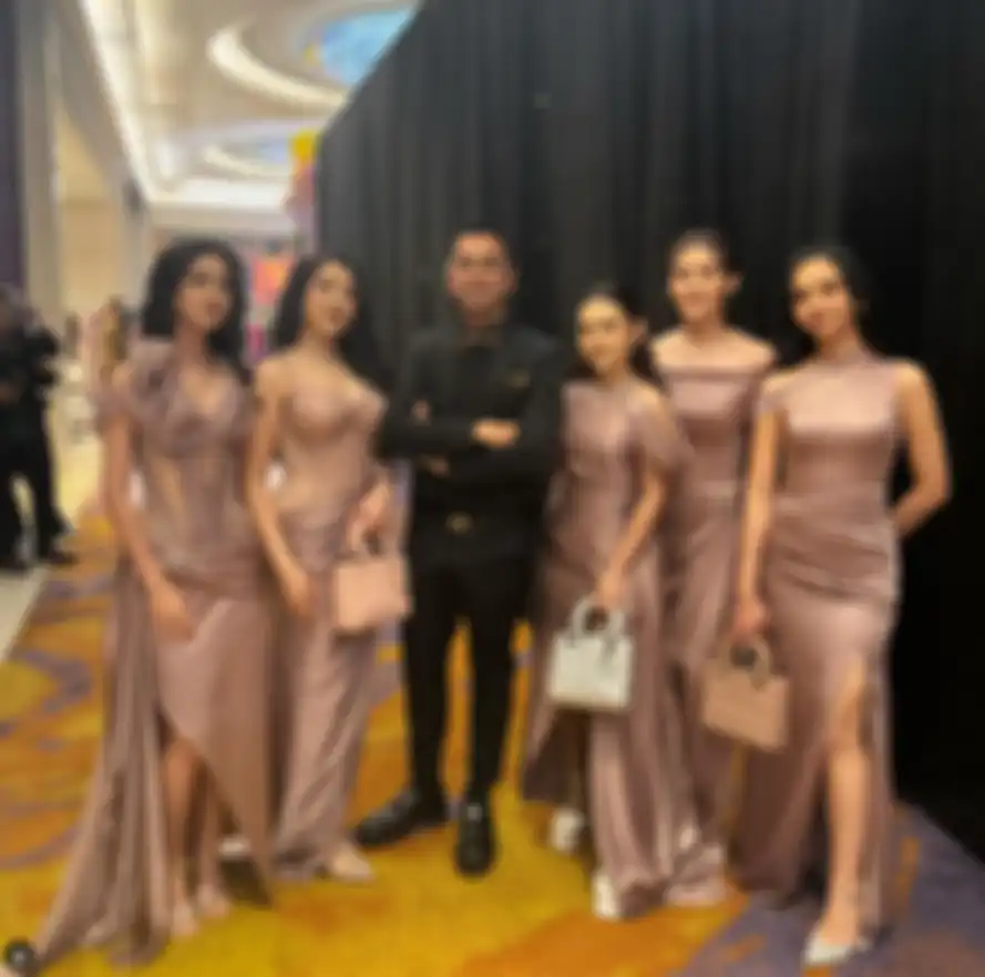 Penampilan para bridesmaid di pernikahan Rizky Febian dan Mahalini