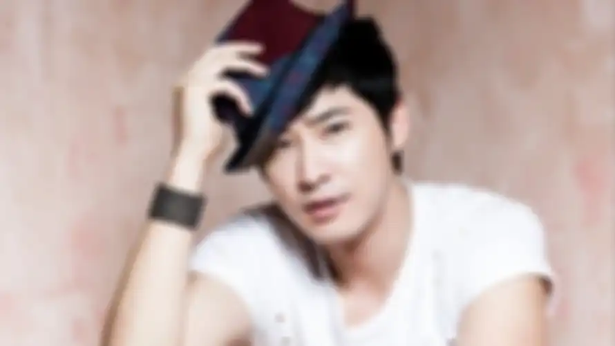Kang Ji Hwan 