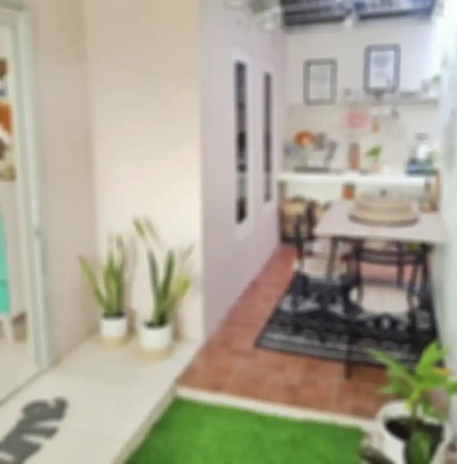 Desain dapur terbuka minimalis tampak makin segar di taman belakang rumah. Intip yuk 7 foto inspirasinya yang bikin ngiler. 