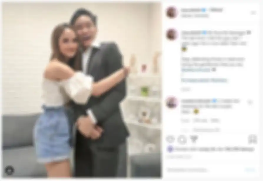 Azka Corbuzier terlihat girang ketika Cinta Laura memeluknya dengan senyuman, komentar Deddy Corbuzier jadi sorotan